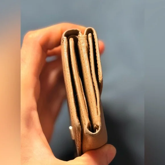 Furla AUTHENTIC Compact Trifold Wallet. Gorgeous and clean. - Picture 4 of 9